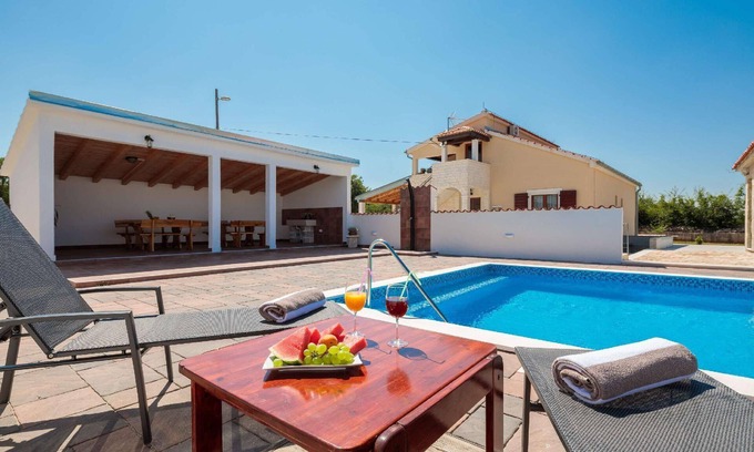 Oklaj House | Holiday house Skradin for 1 - 7 persons with 4 bedrooms - Holiday house