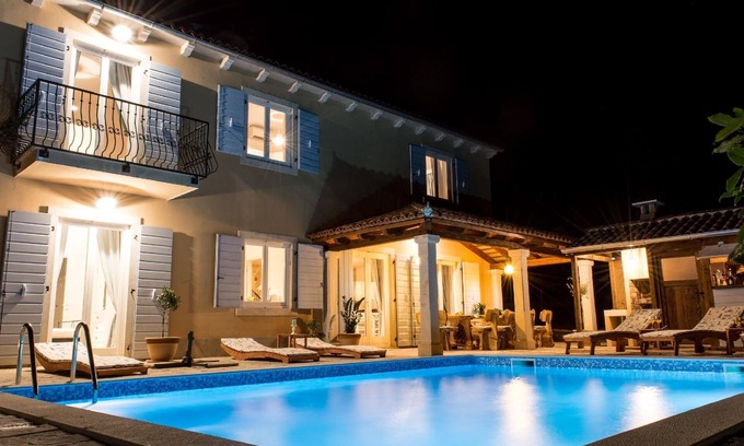 Smoljanci House | Holiday house Smoljanci for 1 - 8 persons with 4 bedrooms - Holiday house
