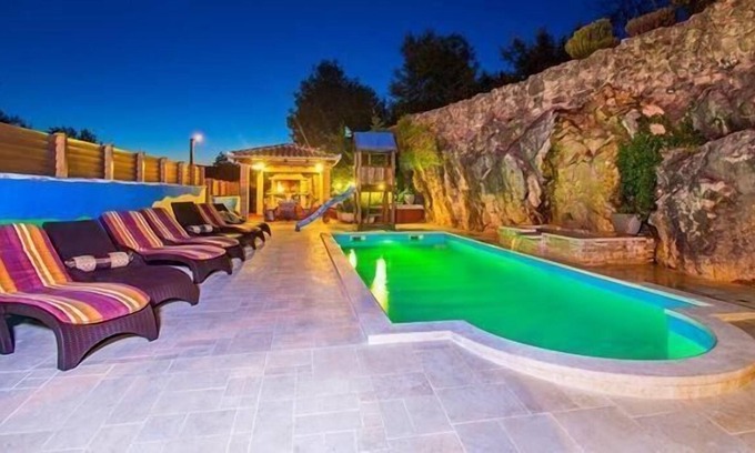 Susnjevica House | Holiday house Susnjevica for 1 - 8 persons with 3 bedrooms - Row house
