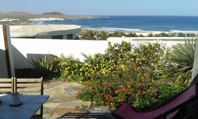 Urbanizacion Famara House | Holiday house Urbanización Famara for 1 - 4 persons with 1 bedroom - Holiday house
