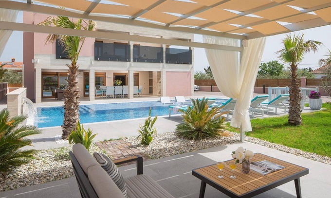 Vir House | Holiday house Vir for 1 - 10 persons with 4 bedrooms - Holiday home