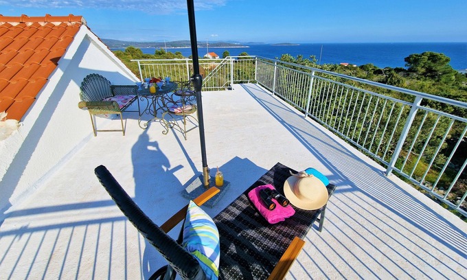 Drvenik Mali House | Holiday houses Escape A&B, 2x jacuzzi, sun terrace with a view, privacy