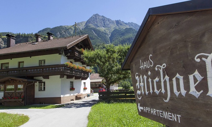 Runhof Apartment | Holiday in top location - Quaint and real - Winter like summer dreamlike (near Sölden)