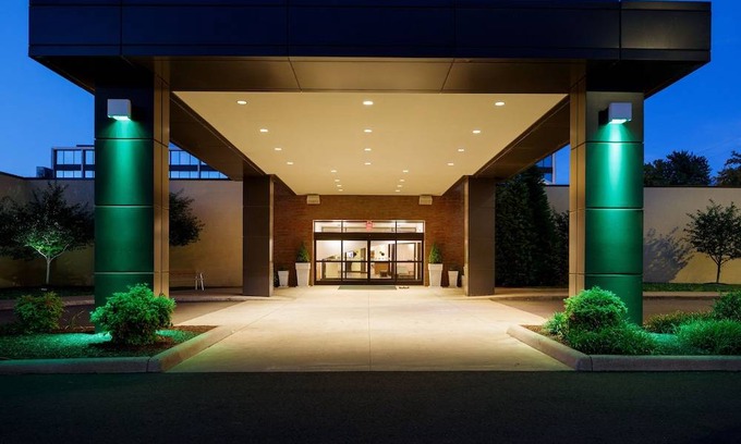 South Charleston Hotel | Holiday Inn and Suites Charleston West, an IHG Hotel