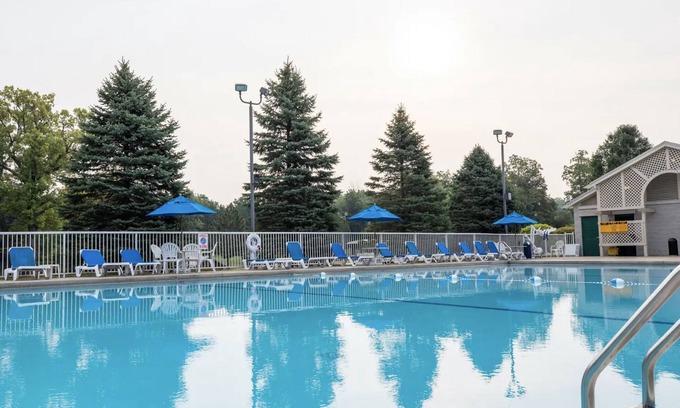 Sheridan Condo | Holiday Inn Club Fox River Resort 2br ~ Friday check-in