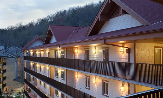 Gatlinburg Hotel | Holiday Inn Club Vacations Smoky Mountain Resort by IHG