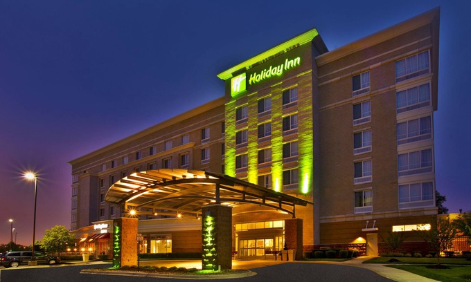 Romulus Hotel | Holiday Inn Detroit Metro Airport by IHG