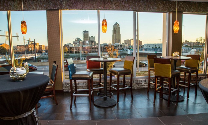 Downtown Des Moines Hotel | Holiday Inn Downtown - Mercy Area by IHG