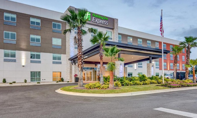 Fort Walton Beach Hotel | Holiday Inn Express - Fort Walton Beach Central by IHG