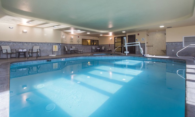 Colorado Springs Hotel | Holiday Inn Express & Suites Colorado Springs Central by IHG