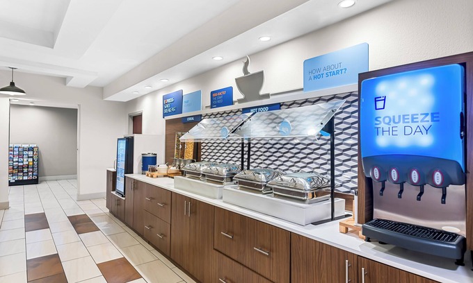 Windsor Forest Hotel | Holiday Inn Express and Suites Savannah - Midtown by IHG