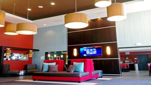 Pumpkin Center Hotel | Holiday Inn Express Bakersfield by IHG