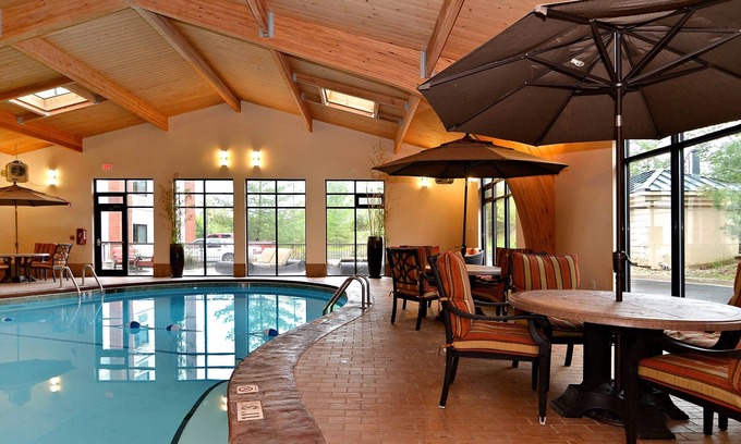 Branson Hotel | Holiday Inn Express Branson-Green Mountain Drive by IHG