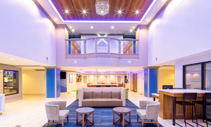 Coventry Hotel | Holiday Inn Express Coventry S - West Warwick Area by IHG