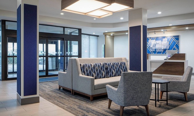 Dallas Hotel | Holiday Inn Express Dallas Medical-Market Center by IHG