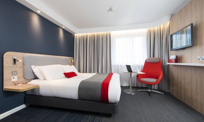 Paisley Hotel | Holiday Inn Express Glasgow Airport by IHG