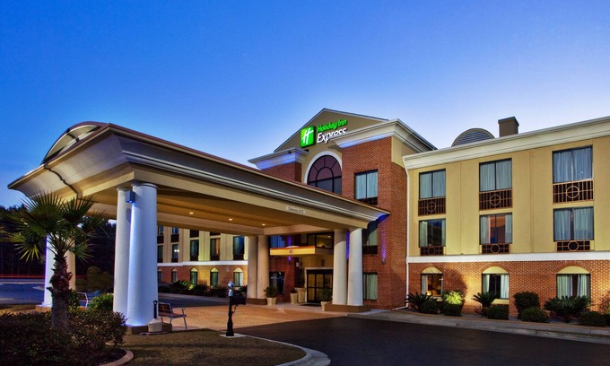 Flemington Hotel | Holiday Inn Express Hinesville by IHG