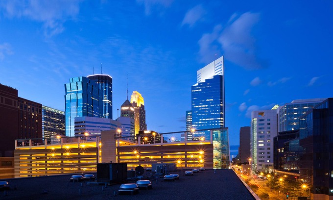 Downtown Minneapolis Hotel | Holiday Inn Express Hotel & Suites Downtown Minneapolis by IHG