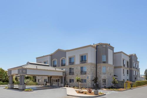 Morgan Hill Hotel | Holiday Inn Express Hotel & Suites San Jose-Morgan Hill by IHG