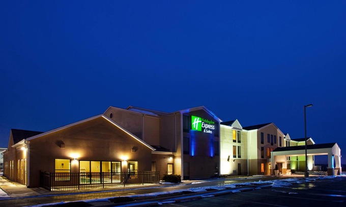 Streetsboro Hotel | Holiday Inn Express Hotel & Suites Cleveland-Streetsboro by IHG