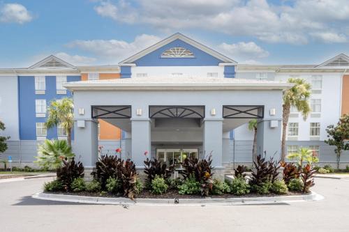 North Charleston Hotel | Holiday Inn Express Hotel & Suites Charleston-Ashley Phosphate by IHG