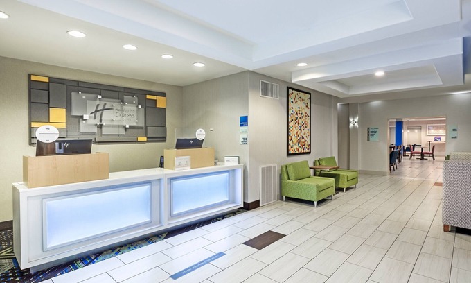 Lafayette Hotel | Holiday Inn Express Hotel & Suites Lafayette South by IHG