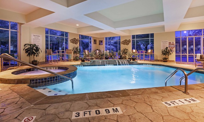 Central Business District Hotel | Holiday Inn Express Hotel & Suites Houston-Downtown Conv Ctr by IHG