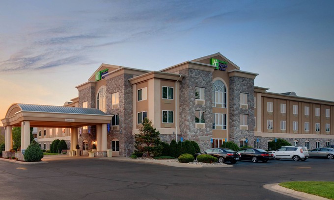 Saginaw Hotel | Holiday Inn Express Hotel & Suites Saginaw by IHG