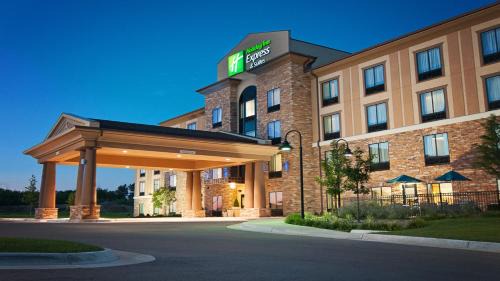Greenwich Hotel | Holiday Inn Express Hotel & Suites Wichita Northeast by IHG