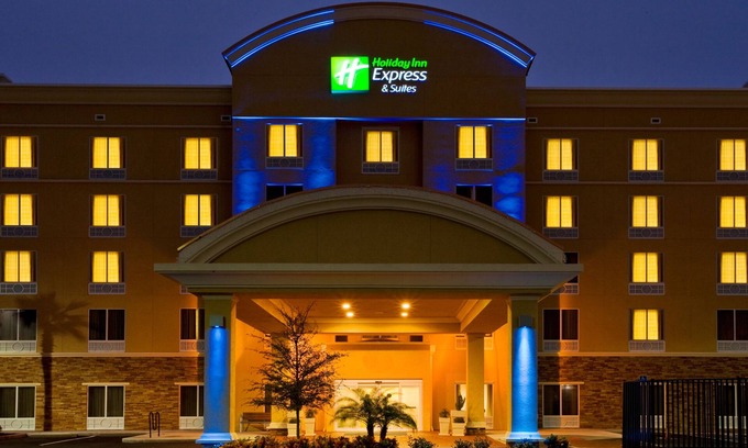 Largo Hotel | Holiday Inn Express Hotel & Suites Largo-Clearwater by IHG