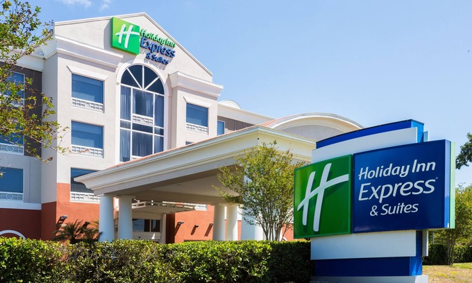 Tampa Hotel | Holiday Inn Express Hotel & Suites Tampa-Fairgrounds-Casino by IHG