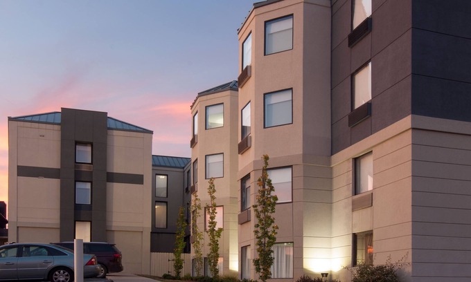 Nashville Hotel | Holiday Inn Express Hotel & Suites Spence Lane by IHG