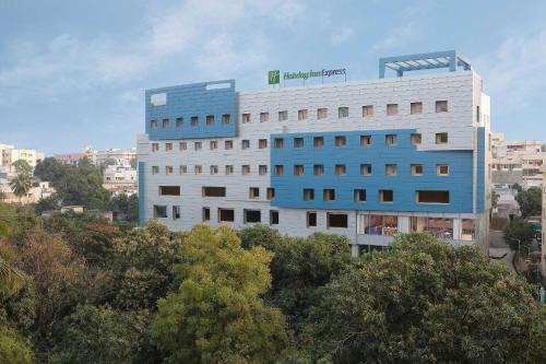 Hyderabad Hotel | Holiday Inn Express Hyderabad Banjara Hills by IHG