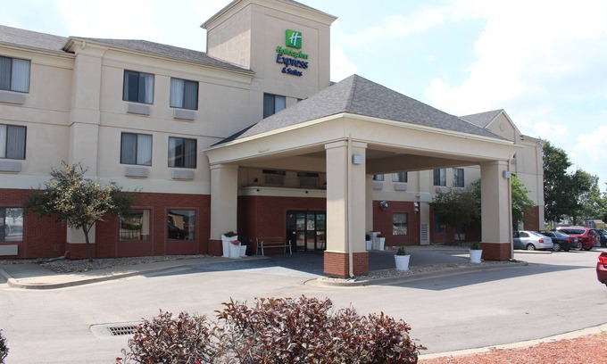 Kansas City Hotel | Holiday Inn Express Kansas City-Liberty by IHG