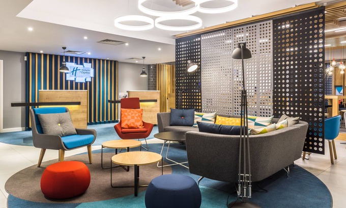 Watford Hotel | Holiday Inn Express London-Watford Junction by IHG