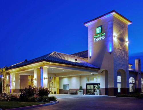 Madera Hotel | Holiday Inn Express Madera by IHG