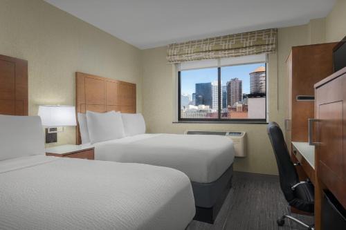 Hell's Kitchen Hotel | Holiday Inn Express Manhattan Midtown West by IHG