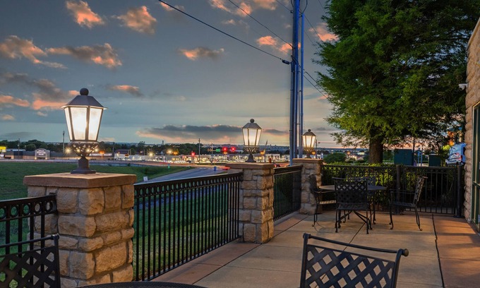 Broken Arrow Hotel | Holiday Inn Express & Suites Tulsa S Broken Arrow Hwy 51 by IHG