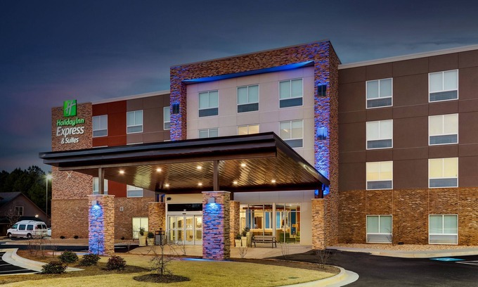 Dawsonville Hotel | Holiday Inn Express & Suites Dawsonville by IHG