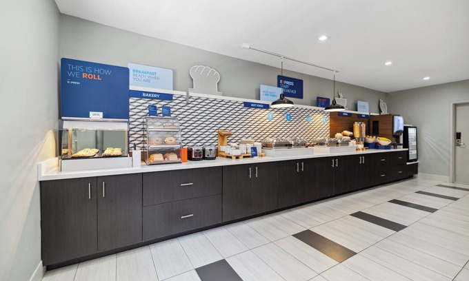 North Whisman Hotel | Holiday Inn Express & Suites Mountain View Silicon Valley by IHG