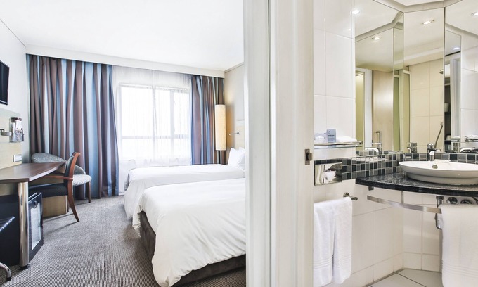 Woodmead Hotel | Holiday Inn Express Sandton Woodmead by IHG