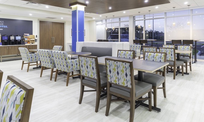 Biggar Hotel | Holiday Inn Express & Suites Fort Myers Airport by IHG