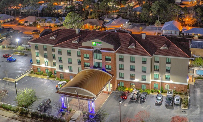 Gulf Shores Hotel | Holiday Inn Express & Suites Gulf Shores by IHG