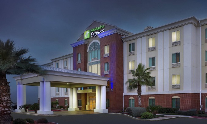 West San Antonio Hotel | Holiday Inn Express & Suites San Antonio-West-SeaWorld Area by IHG