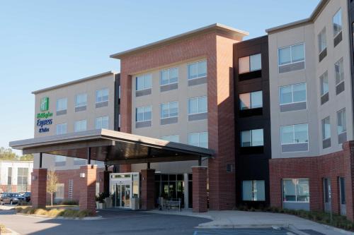 Summerville Hotel | Holiday Inn Express & Suites - Summerville by IHG