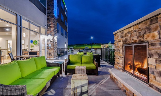Rice Lake Hotel | Holiday Inn Express & Suites Rice Lake by IHG