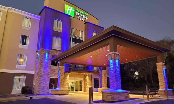 Starkville Hotel | Holiday Inn Express & Suites Starkville by IHG