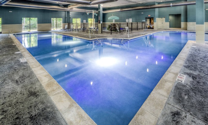 Westlake Hotel | Holiday Inn Express & Suites Cleveland West - Westlake by IHG