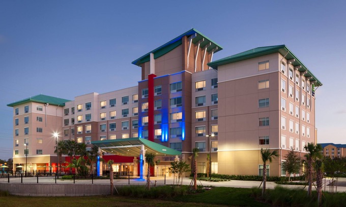 Florida Central Atlantic Coast Hotel | Holiday Inn Express & Suites Orlando at SeaWorld by IHG
