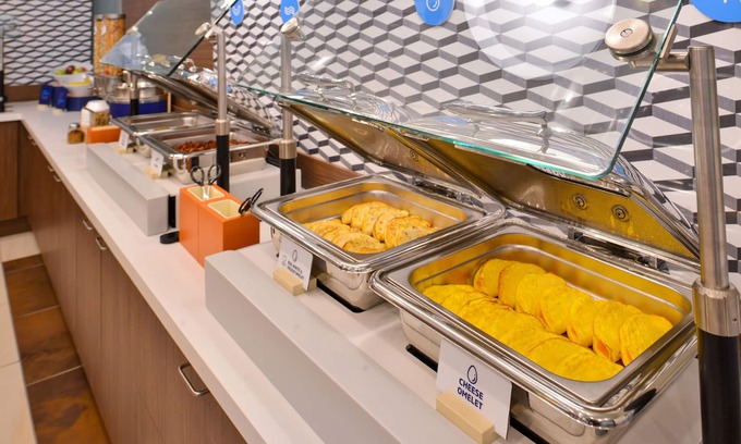 Oxford Hotel | Holiday Inn Express & Suites Oxford by IHG